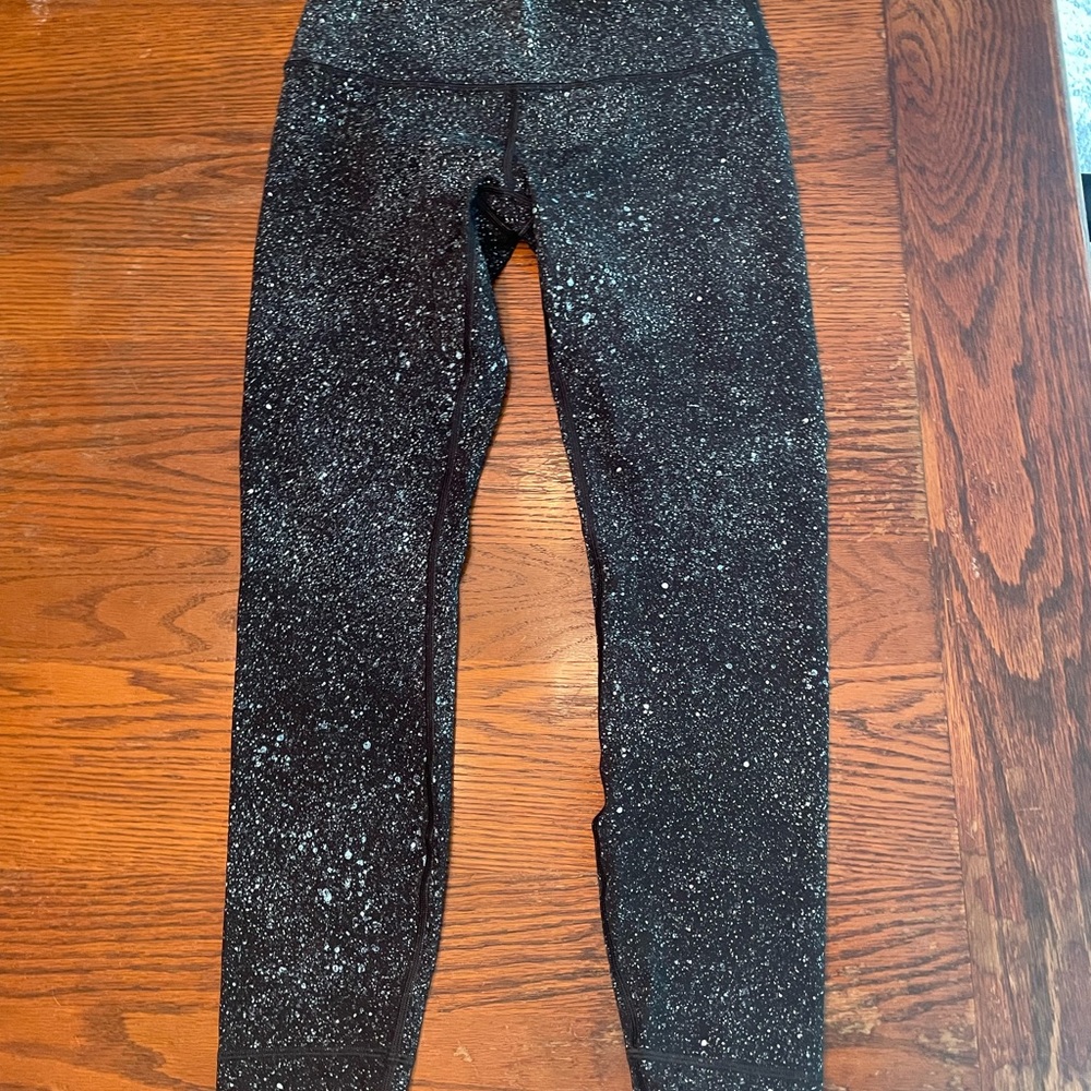 Lululemon Leggings size 8, paint splatter pattern, black with blue/gray/white